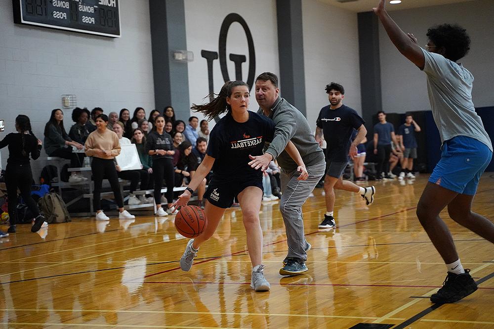 An image of players in the basketball tournament